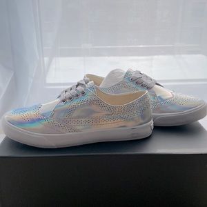 BANANA REPUBLIC **BRAND NEW** Halogenic/Silver Oxfords/ Size US7